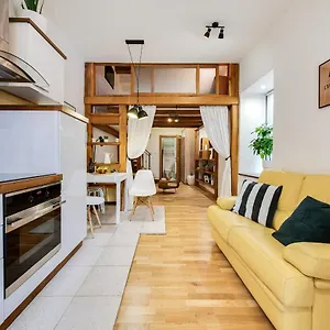  Apartment La Guardia With Free Private Parking